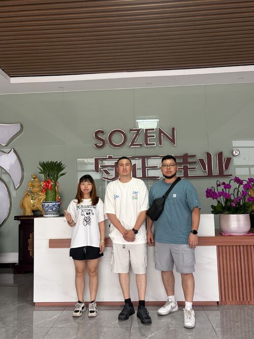 글로벌 파트너 환영: 생산 기지 방문 및 협력 강화